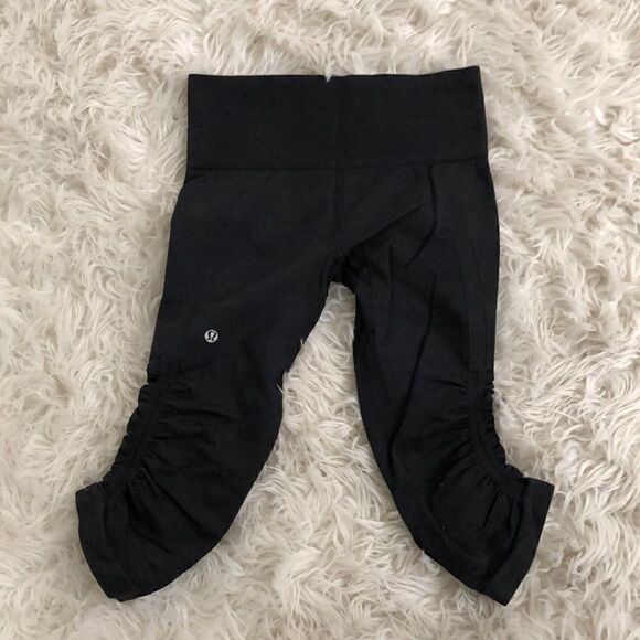 Lululemon heather gray crops size 4 EUC - Picture 1 of 4